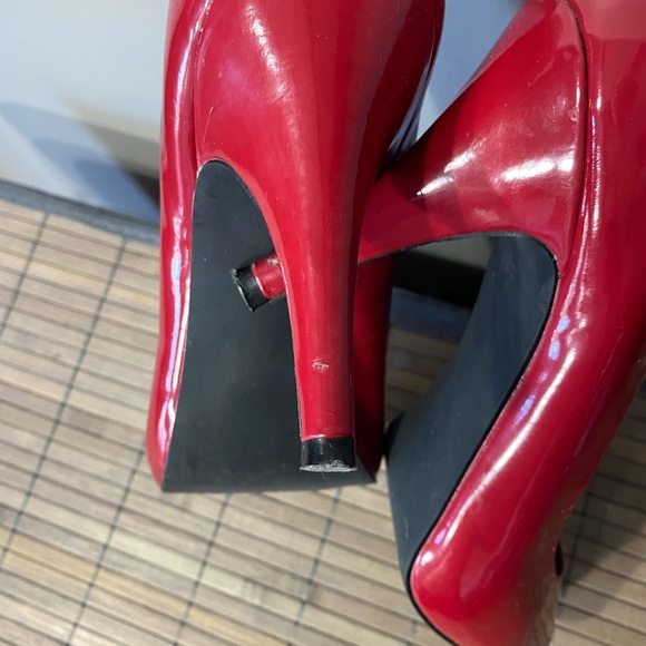 Fergalicious Red Peep Toe Pumps  9M
Heel height is 4 inches
Sexy Career Date - Picture 9 of 9